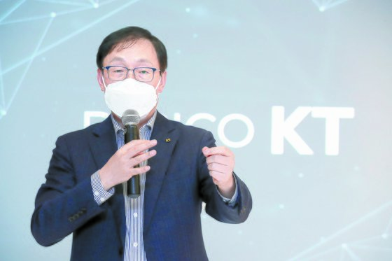 구현모 대표는 기자간담회에서 “KT는 고객의 삶을 변화시키는 회사, 산업의 혁신을 이끄는 회사가 되겠다”고 말했다. [사진 KT]