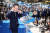 이재명 민주당 대선후보가 3일 오후 서울 종로구 보신각 앞에서 열린 ‘우리 모두를 위해, 성평등 사회로’ 유세에서 인사하고 있다. [국회사진기자단]