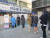 지난 5일 오후 5시쯤 서울시 중랑구 확진자 사전투표 임시 기표소에 줄이 늘어서 있다. 사진 독자제공