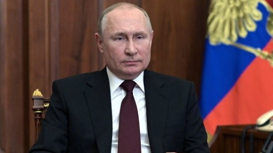 푸틴의 경고 "러 제재는 선전포고…군사 파괴작전 거의 끝나" 