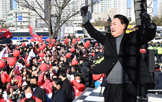 ‘李안방’ 누빈 尹 “투표하면 민주당 썩은 패거리 보낼 수 있다”