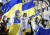재한 우크라이나인들이 6일 오전 서울 러시아대사관 인근에서 러시아의 우크라이나 침공 중단을 촉구하는 집회를 열고 있다. 연합뉴스