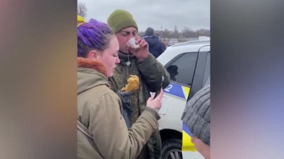 "러 국민 봉기해 푸틴 타도해야" 포로된 러 군인들 충격 폭로