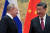 지난달 4일 베이징 댜오위타이 국빈관에서 시진핑(오른쪽) 중국 국가주석이 블라디미르 푸틴(왼쪽) 러시아 대통령과 만나 인사하는 모습. 로이터. 연합뉴스.