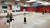 엔믹스의 JYP엔터 사옥 연습실을 그대로 옮긴 공간에서는 멤버 설윤, 배이와 셀피를 찍고 함께 안무 연습도 할 수 있다. [사진 제페토 캡쳐]