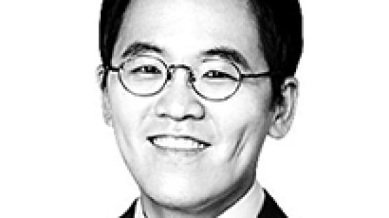 [김필규의 아하, 아메리카] 탱크 대신 뱅크…푸틴 에워싼 ‘돈의 장막’을 깬다