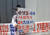 지난해 8월 17일 서울 여의도 민주당 당사 앞에서 표모씨가 1인 시위를 진행하고 있다. [출처 표삿갓TV 캡처]