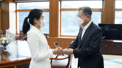 文대통령 “차기 정부, 여가부 업무 더욱 발전해나가야”