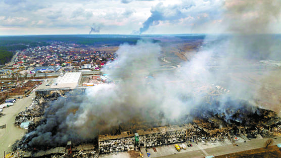 [사진] 러시아, 키이우 외곽 민간지역 폭격
