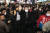 윤석열 국민의힘 대선후보가 제20대 대통령 선거 공식선거운동 마지막 날인 8일 저녁 이준석 당대표와 함께 서울 건대입구를 찾아 시민들과 인사를 나누던 모습. [뉴스1]