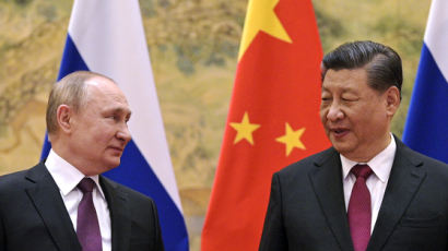 "푸틴 말릴 전세계 딱 한명" 시진핑 발목잡는 2월4일의 '악수'