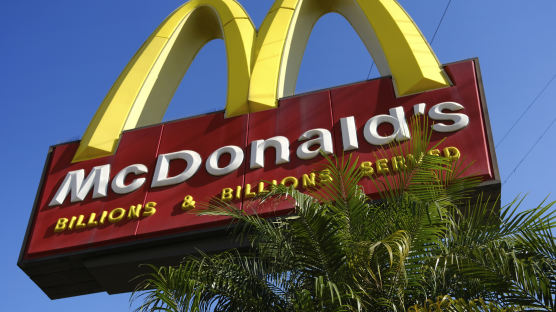 맥도날드, 결국 러시아서 850개 매장 영업 중단…페라리도 철수