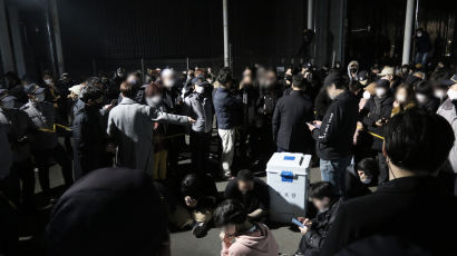부평 마지막 투표함 7시간 만에 이송…선관위 "공무집행방해 혐의 고발"