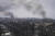 러시아군이 공습한 우크라이나 마리우폴 시내에서 검은 연기가 피어오르고 있다. AP=연합뉴스
