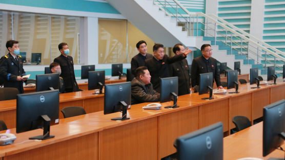 김정은, 한국 대선 다음날 "2025년까지 다량의 정찰위성 쏴라"