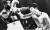 1987년 5월 3일 열린 IBF 슈퍼미들급 7차 방어전에서 도전자 린델 홈즈의 턱에 강력한 훅을 꽂아넣는 박종팔. [중앙포토]
