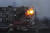 11일 러시아군의 포격으로 마리우폴 아파트가 폭발하고 있다. AP=연합뉴스