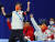 지난달 5일 베이징올림픽 쇼트트랙 남녀 혼성계주 결승에서 1위를 차지한 중국팀의 김선태 감독(왼쪽 첫 번째부터)과 안현수(러시아명 빅토르 안) 기술코치가 기뻐하고 있다. [연합뉴스]