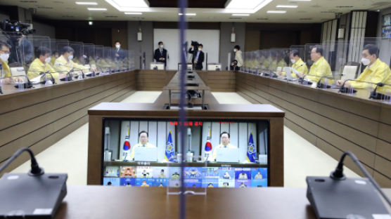 [포토타임] 김 총리, 중대본 회의 주재 "거리두기 조정하겠다"