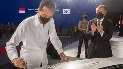 [사진] 인도네시아 대통령, 아이오닉5에 서명