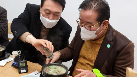 곰탕→짬뽕→피자→육개장…밥에 진심인 윤석열 '식사정치'