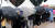 서울 중구 서울광장에 마련된 신종 코로나 바이러스 감염증(코로나19) 임서선별검사소에서 우산 쓴 시민들이 검사를 받기 위해 대기하고 있다. [뉴스1]