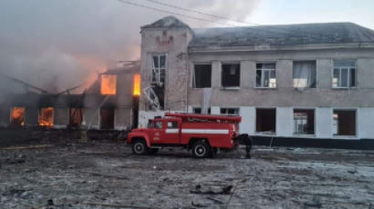 러, 하르키우 외곽 학교·문화센터 포격…최소 21명 사망