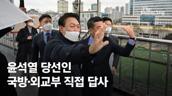 400억대 '국방부 청사' 힘 싣나…빗속 용산 간 尹, 결단 임박