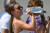 페트병에 담긴 물을 먹고 있는 여성. AFP=연합뉴스