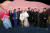 한국시간 18일 미국 LA에서 진행된 애플TV+ 오리지널 시리즈 '파친코' 홍보 행사에 윤여정(왼쪽 두 번째)을 비롯한 주요 출연진이 참석했다. [사진 애플TV+]
