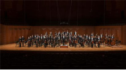 유럽의 축제에 초청받은 대학생 오케스트라