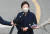 박근혜 전 대통령이 24일 낮 대구 달성군 유가읍에 마련된 사저에 도착해 시민들에게 인사말을 하고 있다. [중앙포토]