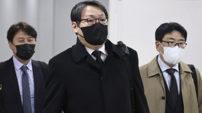 ‘불법출금’ 새 재판장 “권한도 없는 민정수석실은 왜 관여했나"