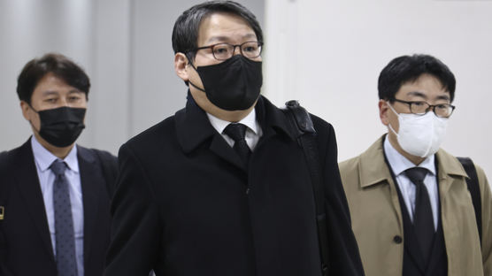 ‘불법출금’ 새 재판장 “권한도 없는 민정수석실은 왜 관여했나"
