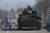 우크라이나에서 장갑차에 탄 러시아 측 병사들. 로이터=연합뉴스 