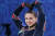러시아 피겨 선수 러시아 카밀라 발리예바가 25일(현지시간) 러시아 남서부 모르도바 사란스크에서 열린 채널원컵에 참가해 관중석을 향해 하트를 그리고 있다. TASS=연합뉴스