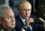 블라디미르 푸틴 러시아 대통령(오른쪽)과 세르게이 쇼이구 러시아 국방장관. AP=연합뉴스