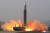 북한이 지난 25일 공개한 영상에서 '화성-17형' 미사일을 이동식 발사차량(TEL)에서 세운 뒤 곧바로 쏘는 듯한 모습을 보였다. 연합뉴스