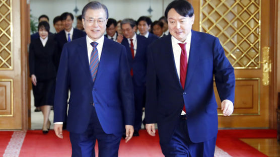민주 “문대통령-尹 회동, 원활한 국정 인수인계 첫걸음 되길”