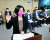 지난해 7월 김현아 전 의원은 서울시의회에서 열린 서울주택도시공사(SH) 사장 후보자 인사청문회에 출석해 선서를 하고 있다. 뉴스1