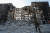 폭격에 폐허가 된 우크라이나 마리우폴의 아파트. 로이터