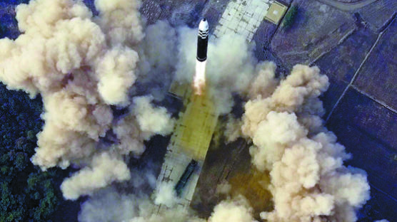 한국군 '화성-15형'이라는데 신중한 미국 "앞서가지 않겠다" 