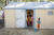 이케아가 만든 '베터쉘터'에서 지내고 있는 난민 모습. 사진=베터쉘터 홈페이지 캡처