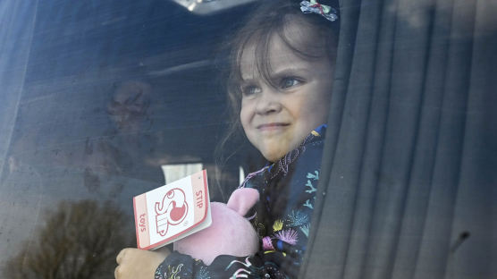 [이 시각] 우크라 난민 400만명… 90%가 여성과 아이들