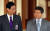 2007년 4월 24일 노무현 대통령이 청와대에서 열린 국무회의에 참석하기 위해 한덕수 국무총리와 함께 입장하고 있는 모습. [연합뉴스]