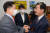 지난 4일 국민의힘 이준석 대표(가운데)와 김기현 원내대표(왼쪽)가 국회 농해수위 위원장실에서 김태흠 의원을 만나 인사를 나누고 있다. 연합뉴스
