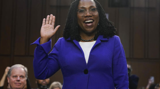 美 첫 흑인여성 대법관 탄생예고…상원 인준으로 법적 절차 마쳐