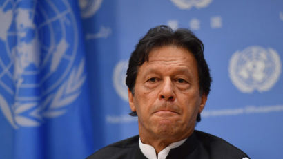 칸 파키스탄 총리 퇴진…의회서 불신임안 가결