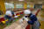 지난 2월 23일 서울 도봉구 신학초등학교에서 개학을 앞두고 조리종사원 및 보육교사들이 급식실 방역작업을 하고 있다. [뉴스1]