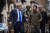 키이우에서 회담한 뒤 거리를 걷는 보리스 존슨 영국 총리와 볼로디미르 젤렌스키 우크라이나 대통령. 로이터=연합뉴스